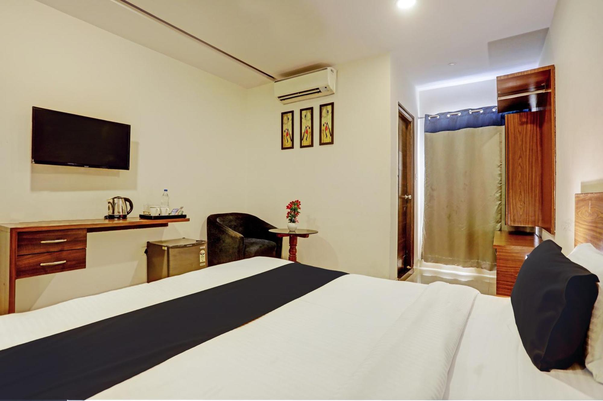 Lingampalli Collection O Ssr Royal Suites מראה חיצוני תמונה